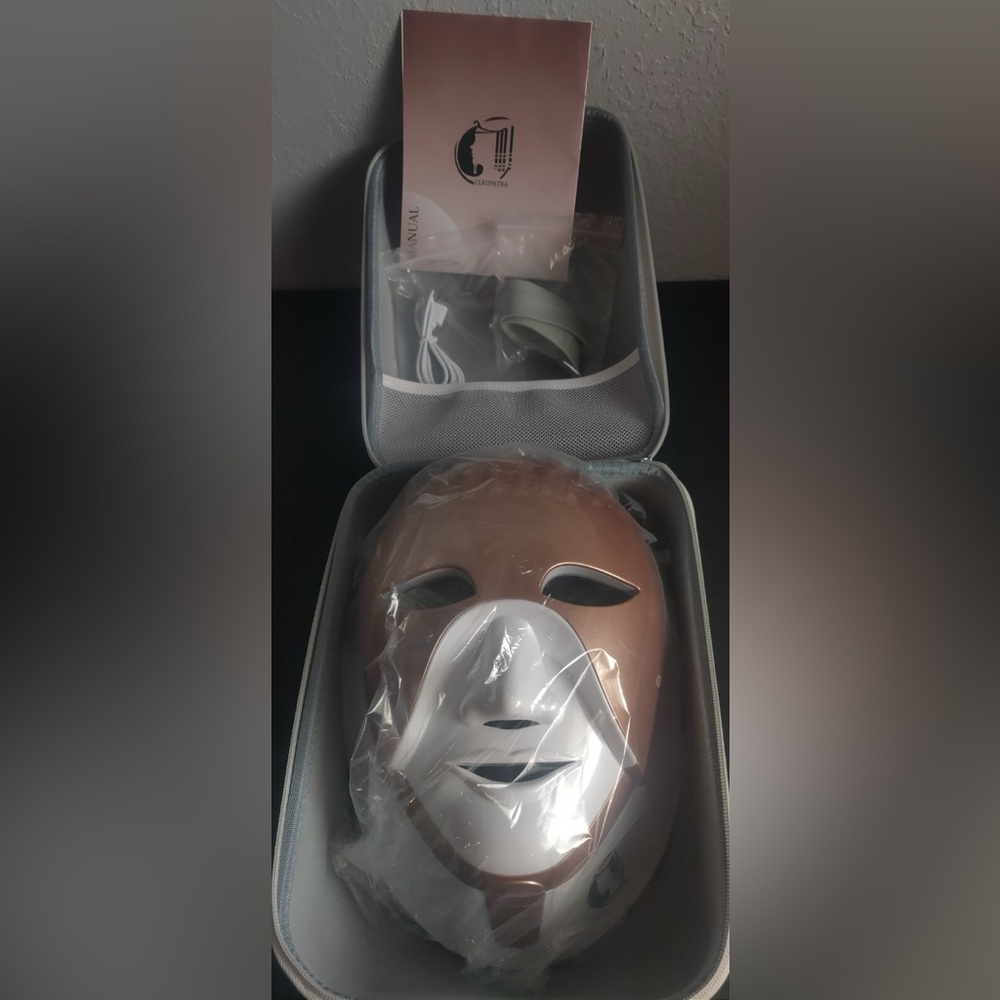 Cleopatra LED Mask - Picture 3 of 6